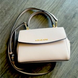 Michael Kors MK small crossbody purse Lt pink/gold